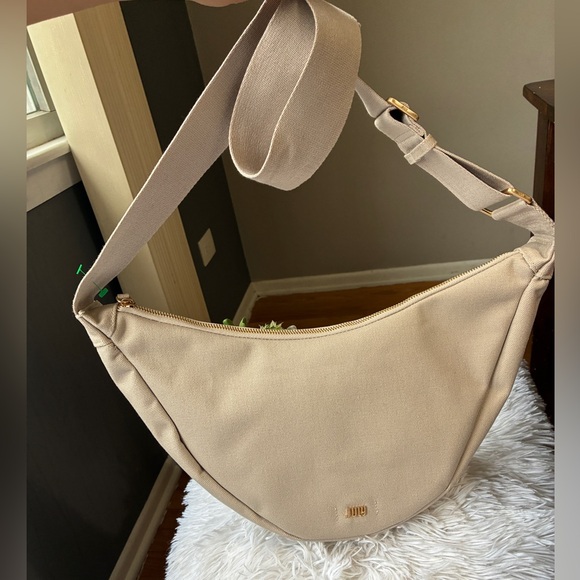 JULY Everyday Crescent Bag 🤍 - Picture 2 of 16